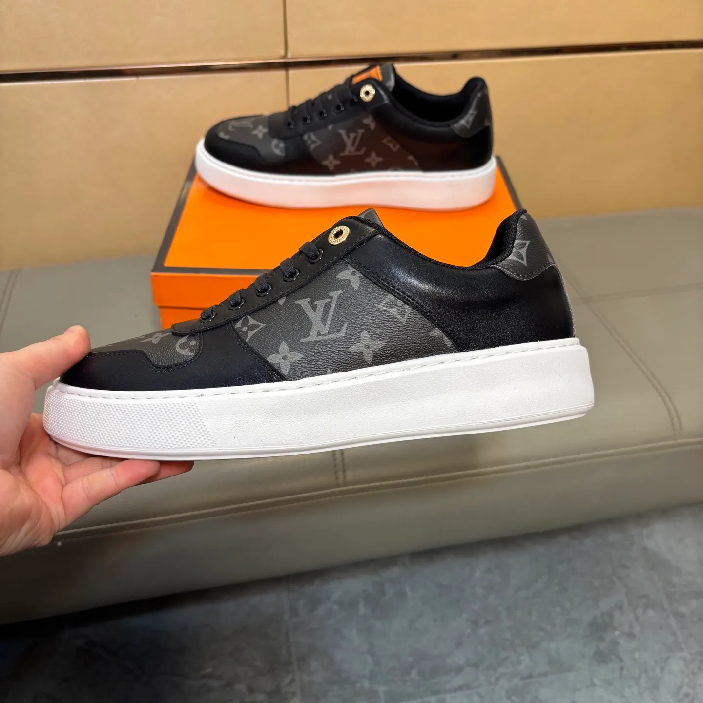 Men's shoes P400 🔆🔆👉【LV Louis Vuitton】The latest men's casual and fashionable men's shoes👟Best for all seasons💥Simple and elegant style, exclusive for trendy men, unique latest brand elements👑High-quality imported printed leather upper + cowhide, pigskin feet, fashionable and generous✅wear-resistant rubber outsole! Actual shooting🎬38-44